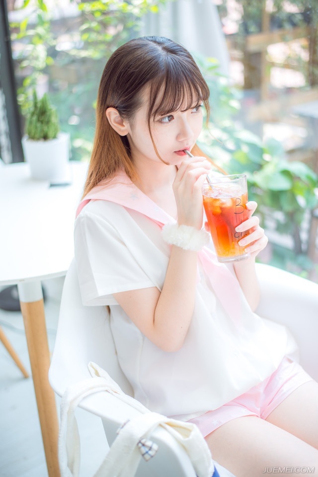 我们为什么需要美女，可能她们改变你的生活习性，让人感这个世界充满期待，虽然当你觉得期待的东西就要得到的时候，她们马上去普度众生，让其他人觉得生活充满期待。——韩寒《像少年啦飞驰》